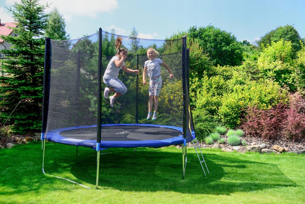 Польза от батутов на вашем участке: прыжки к здоровью Springfree Trampoline